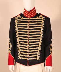 Esta es una chaqueta de lana negra estilo husar con ribetes dorados y detalles rojos. - Product Image 5