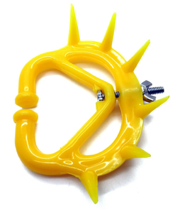 แหวนจมูกพลาสติกขนาดใหญ่สำหรับลูกวัว ช่วยหย่านม ป้องกันการดูดนม - Product Image 1