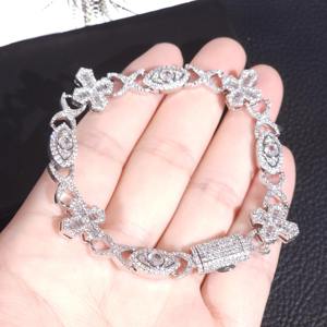 Pulsera de Cruz Hip Hop con Incrustaciones de Diamantes de Moissanita Incoloros con Corte Baguette y Ojos en Plata 925, Joyería de Lujo a Bajo Precio - Product Image 4