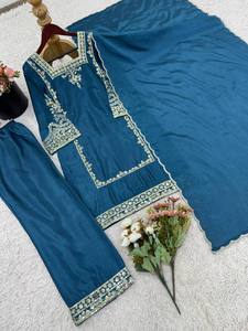 Présentation de la nouvelle collection de créateurs en mousseline de soie allemande avec broderie haut bas et ensemble Dupatta entièrement cousu - Product Image 5