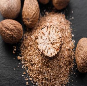 Huile essentielle de noix de muscade pure de haute qualité d'Inde Meilleur prix directement à partir de graines - Product Image 5