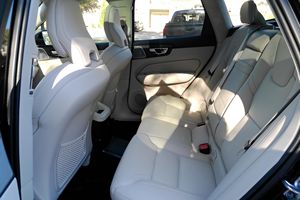 Livraison mondiale pour voiture d'occasion à faible kilométrage, Volvo XC60 T8 2021, prête à être expédiée dans le monde entier - Product Image 6
