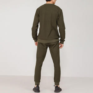 Ensemble de survêtements pour hommes avec coupe ajustée au design personnalisé Costumes de survêtement pour hommes de qualité supérieure pour l'entraînement et le sport - Product Image 6