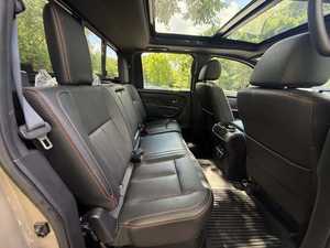 Titan PRO-4X 2024 Usado, Cabina Doble, 4x4, Asientos de Cuero, Paquete Eléctrico, Navegación Bluetooth, Rines Premium R18, ACC, Volante a la Izquierda, Color Oscuro - Product Image 5