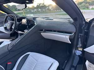 Corvette Coupé 2023 Edición 70 Aniversario LT2 V8, Paquete de Rendimiento Z51, Mayormente sin Modificaciones - Product Image 5