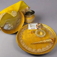 Travail de brocart décoratif Karwa Chauth Thali, Punjabi indien se marie nouvellement mariée Karwa Chauth Thali, premier plateau karwa Chauth