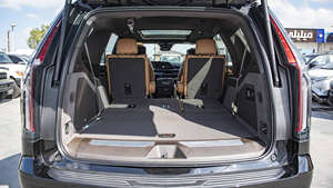 Escalade Sport 2023-2024 Usado, Cuero, 8 Cilindros, SUV Automático, Volante a la Derecha/Izquierda, con Techo Solar, en Venta - Product Image 4