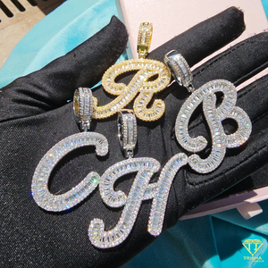 Pendentif Initial Baguette de Luxe avec Diamants VVS Lab en Argent Sterling 925 Bijoux Hip Hop Premium - Product Image 2