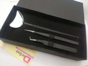 Plasma noir de logo personnalisé professionnel avec des pincettes argentées pince à cils durable 45 pince à épiler à 90 degrés avec miroir à cils - Product Image 2