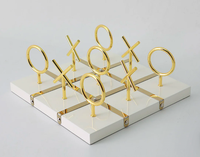 Base en marbre noir de qualité supérieure Tic tac Toe Game Sculpture pour la décoration intérieure et la décoration de table Utilisez un design abstrait avec plaqué or