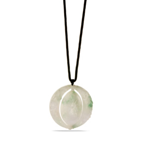 Joyería Coleccionable Cultural, Collar Giratorio con Figura de Conejo y Diosa Lunar Tallada en Jadeíta Birmana, 252.50 Quilates - Product Image 1