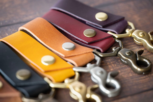 LLavero de cuero personalizado hecho a mano para llaves, llavero de cuero genuino de regalo personalizado grabado de latón antiguo a la moda - Product Image 6