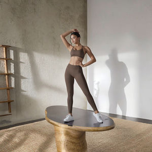 Conjunto Deportivo de Dos Piezas para Mujer, Top Corto con Tirantes Cruzados y Cuello Redondo, Leggings para Yoga y Entrenamiento, Ligero - Product Image 4