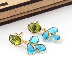 Nueva llegada Pendientes de gota con estilo dorado Pendientes de diseño de flores doradas Verde por pendiente de piedras preciosas - Product Image 4