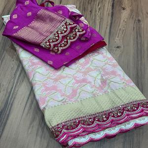Sari de Seda Khadi Pura para Mujer con Tejido Zari Rico, Diseño Pallu Pichwai Meenakari y Borde Completo - Hecho en India, en Stock - Product Image 1