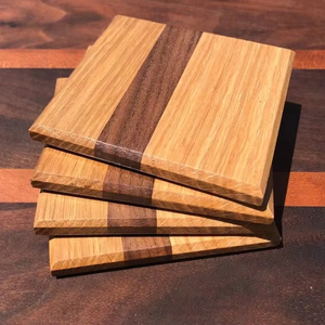 Sous-verres faits à la main en bois de noyer massif avec des motifs uniques parfaits pour les cadeaux de pendaison de crémaillère et les mariages - Product Image 1