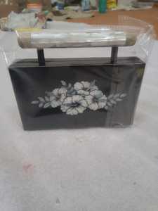 กระเป๋าคลัทช์งานฝีมือประดับเรซิ่นสุดหรูสำหรับงานแต่งงาน งานเลี้ยง ออกแบบได้ตามต้องการ คุณภาพสูง - Product Image 2