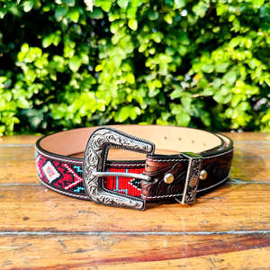 Cinturón Unisex Casual de Cuero Genuino con Grabado Artesanal, Diseño Floral con Cuentas Rojas, Estilo Western Clásico Vintage Marrón Oscuro Premium - Product Image 2