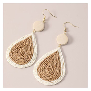 Boucles d'oreilles en forme de larme tissée en rotin bohème faites à la main Boucles d'oreilles en paille naturelle avec accents en bois Bijoux légers herbe de mer - Product Image 1