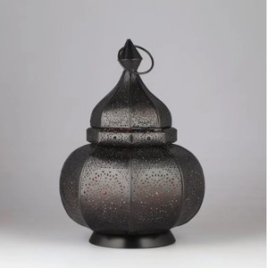 Bougeoir décoratif en métal doré Lanterne marocaine Dessus de table et lanternes marocaines faites à la main pour la maison et le jardin - Product Image 3