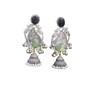 Bijoux de boucles d'oreilles Jhumka Big Stud en argent au design unique pour filles et femmes disponibles à un prix raisonnable en Inde - Product Image 4