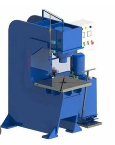 Presse hydraulique semi-automatique avec construction en acier inoxydable et moteur de 200 kW - Product Image 2