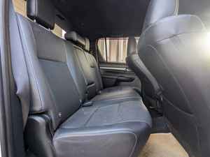 Toyota Hilux Adventure Diesel Pickup Automatique d'occasion à faible kilométrage - Product Image 5