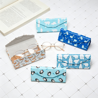 Étui à lunettes personnalisé en gros avec impression de dessins animés pour le rangement des lunettes de soleil, étui à lunettes pliable magnétique triangulaire portable