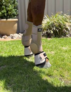 Bottes avant et protège-tendons en néoprène personnalisés BRAND ZONE – Protection confortable et amortissante pour les jambes des chevaux - Product Image 1