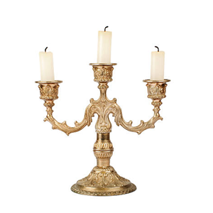 Bougeoir doré à 3 bras en métal fait à la main au design moderne pour les fêtes de mariage et la décoration intérieure disponible en gros - Product Image 1