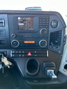 Camión Pesado Mercedes Usado del 2017, 18.42, 4x2, Diésel, Euro 5, Automático, Chasis Rápido, Interior Oscuro - Product Image 4