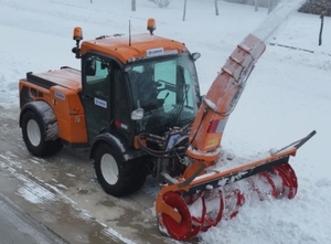 Máquina multifuncional para quitar nieve Dispositivo de equipo de limpieza de barredora de vehículos compactos - Product Image 2