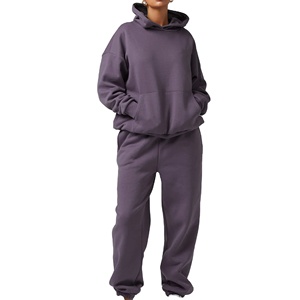 Nouvel arrivage : Ensemble de survêtement personnalisé pour femme, idéal pour l'entraînement en salle de sport, imprimé, collection hiver - Product Image 1