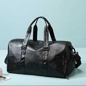 กระเป๋าเดินทางทรงดัฟเฟิลสำหรับผู้ชายผู้ชายผู้ชายผู้ชายกระเป๋าครอสบอดี้หนัง PU ใส่เล่นกีฬาขนาดใหญ่โลโก้ออกแบบได้ตามต้องการ - Product Image 4