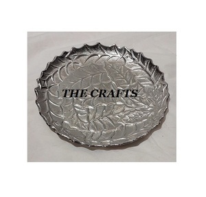 Plato de aluminio plateado para servir hojas, plato hecho a mano, bandeja de hojas de postre de forma redonda para accesorios de cocina - Product Image 1