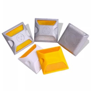 Lumière clignotante LED en aluminium Ip68 à énergie solaire Sécurité routière Goujon de route Oeil de chat réfléchissant pour le marquage d'allée et de rue - Product Image 5