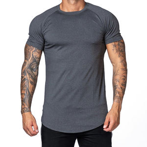 T-shirt athlétique pour homme, gris anthracite foncé, coupe slim, manches courtes raglan, ourlet incurvé, idéal pour la gym - Product Image 1