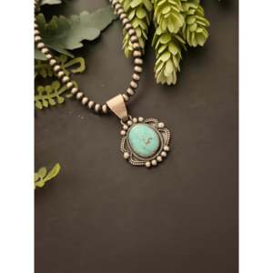 Pendentif Mathilda Benally Royston en turquoise et argent sterling avec technologie d'incrustation à sertissage clos - Product Image 3