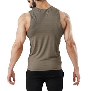 Débardeur de gymnastique personnalisé pour hommes, coupe ajustée, respirant, séchage rapide, musculation, vêtements de fitness OEM pour l'entraînement et le sport - Product Image 4