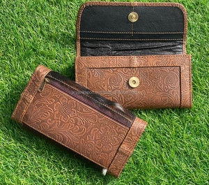 Nuevo bolso de mano de cuero tallado de piel de pelo hecho a mano occidental para mujer, gran oferta, funda de teléfono con estilo marrón en relieve, billetera espaciosa - Product Image 4