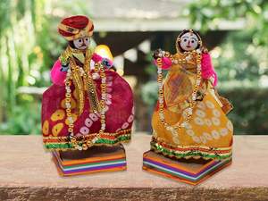 Figuras decorativas hechas a mano de material reciclado Rajasthani Dulha Dulhan para decoración del hogar/mobiliario/ídolo de regalo (multicolor - Product Image 4