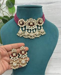 Ensemble de collier et boucles d'oreilles en pierres de moissanite polki plaquées or de haute qualité, collection de vêtements de mariage - Product Image 2