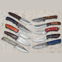 Couteau Skinner en Acier Damas Fait Main de Haute Qualité avec Manche en Bois et Étuis, pour Camping, Chasse, Pêche et Activités de Plein Air