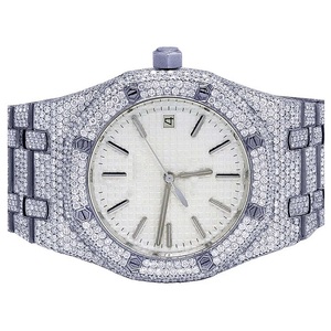 Montre diamantée étanche de qualité supérieure, parfaite pour les fêtes de mariage et les festivals, montres en diamant Moissanite disponibles à la vente - Product Image 2