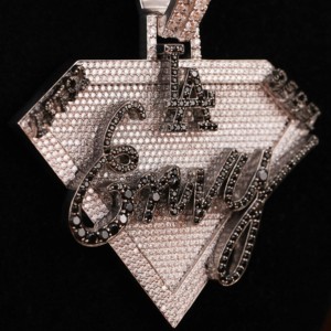 Colgante de Diamante con Forma Personalizada, Oro Sólido de 14 Quilates, Completamente Engastado con Moissanita Negra y Blanca, Regalo para Alguien Especial - Product Image 5