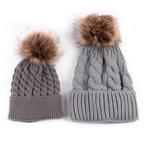 Chapeaux tricotés d'hiver en laine douce personnalisés pour enfants Casquette crâne style Hip Hop en tissu à chevrons avec bonnet à pompon pour enfants - Product Image 5