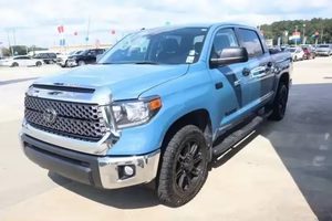 2024 Usado en Oferta con Asientos de Cuero, Volante a la Izquierda, Cámara Trasera, en Buen Estado - Product Image 4