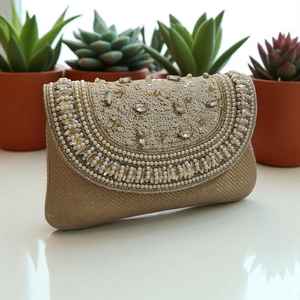 Bolso de mano premium con solapa de cuentas y toque de piedra, hecho a mano para mujer, estilo de noche, exportación de la India, estilo de moda. - Product Image 3