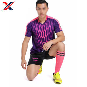 Meilleures ventes de maillots de football noir et jaune personnalisés, vêtements d'équipe respirants avec impression de logo, nouveau design, ensembles d'uniformes de football - Product Image 3