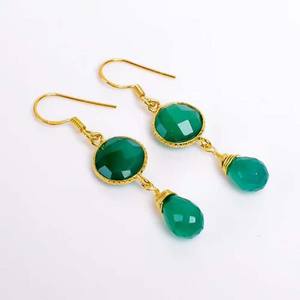 Boucles d'oreilles en onyx vert brut 9 mm, bijoux pour femmes, laiton fait à la main, cadeau d'anniversaire pour maman - Product Image 1
